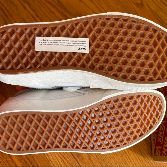 NIB Vans SK8 Hi Sneakers size 6 - Picture 8 of 8